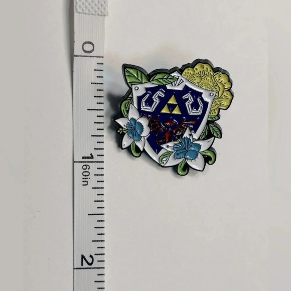 The Legend of Zelda - Hylian  Shield Floral Pin 🌼🛡️ - Picture 3 of 5